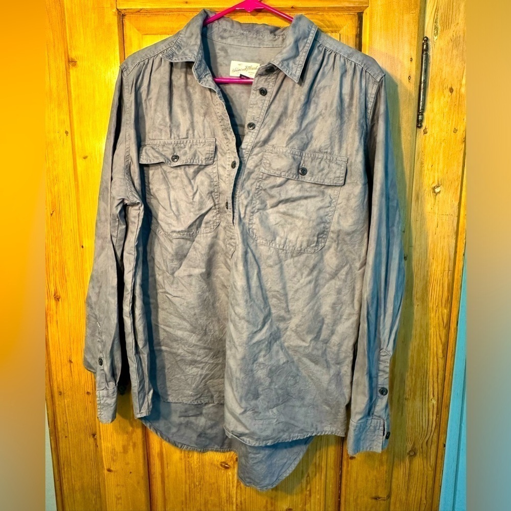 Universal Thread Gray Stone Washed Top Flattering Style Size Medium